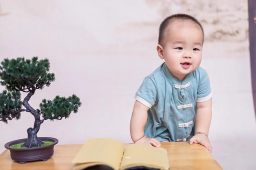 齐河宝宝爱吐奶是什么原因